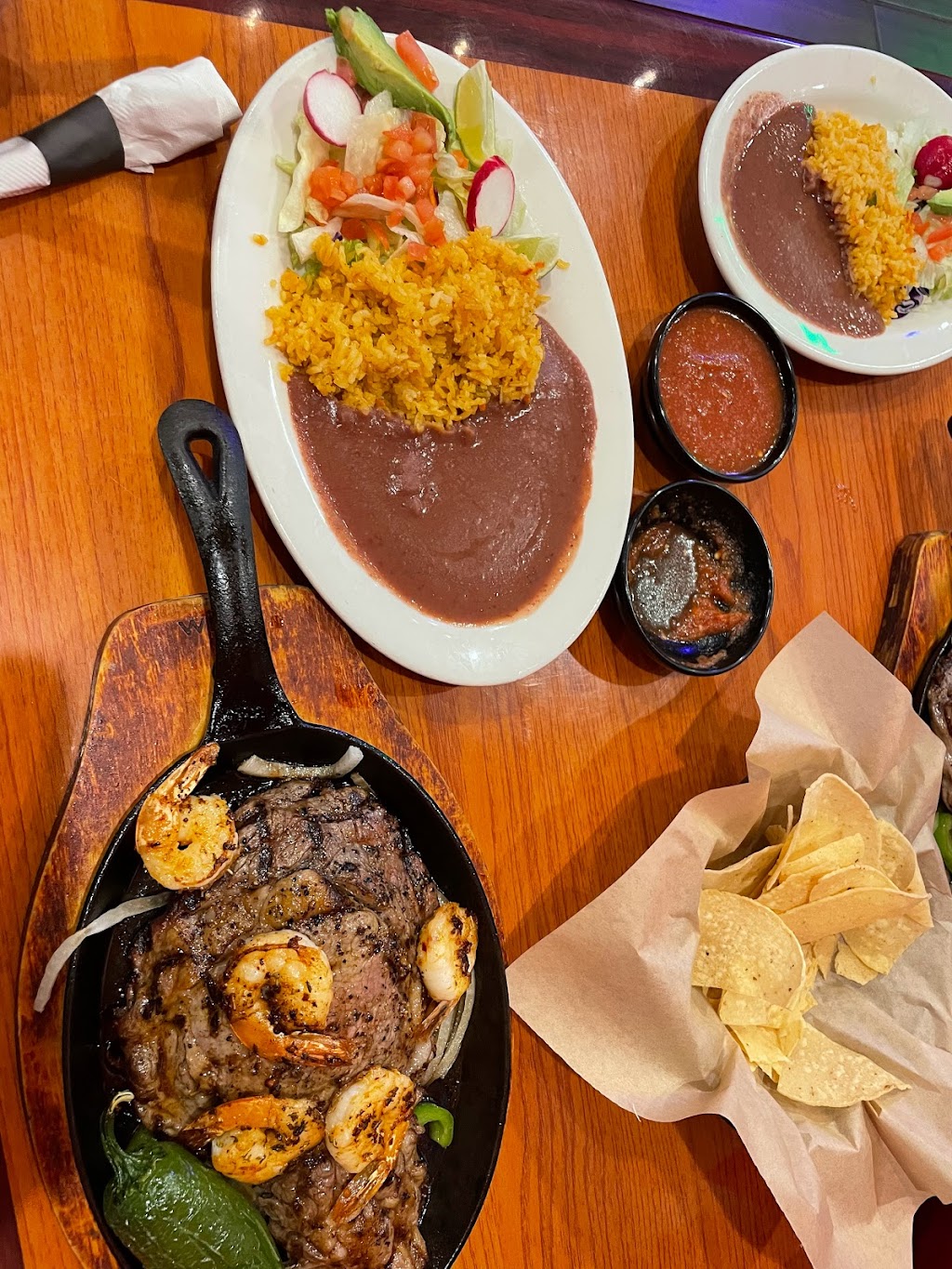 El Carbonero Restaurant Y Pupuseria | restaurant | 1702 E Amarillo Blvd, Amarillo, TX 79107, USA | 8063731973 OR +1 806-373-1973