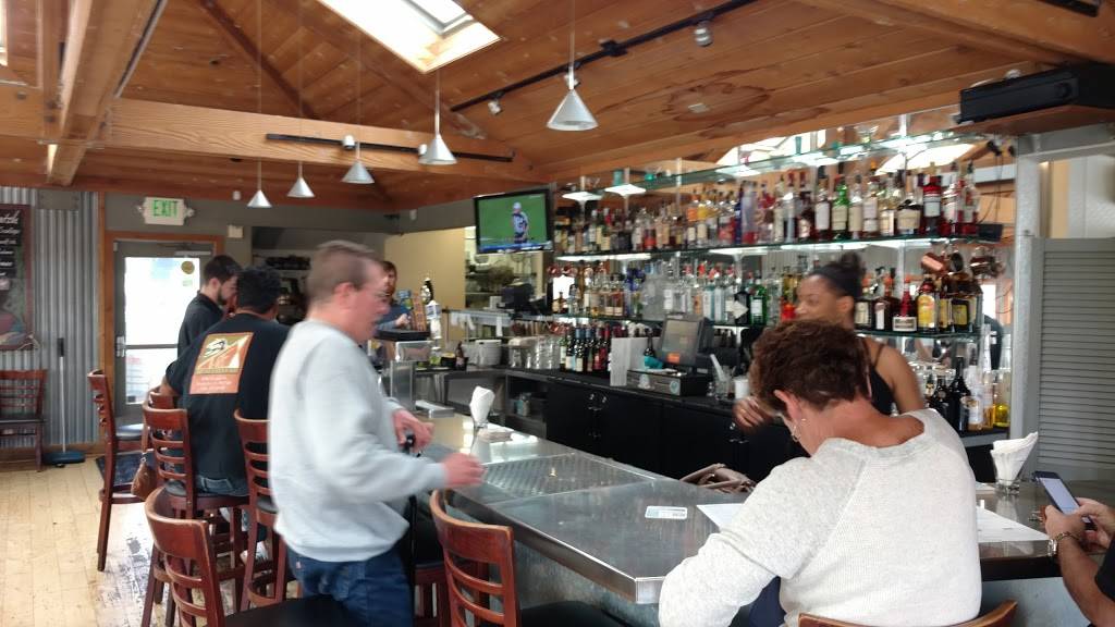 Johnnys Harborside | restaurant | 493 Lake Ave, Santa Cruz, CA 95062, USA | 8314793430 OR +1 831-479-3430