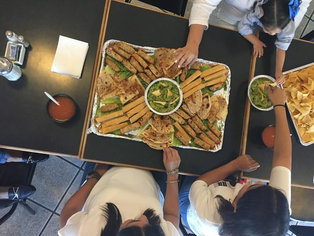 El Ramffles | restaurant | 2981 N Grand Ave #3, Nogales, AZ 85621, USA | 5207614452 OR +1 520-761-4452