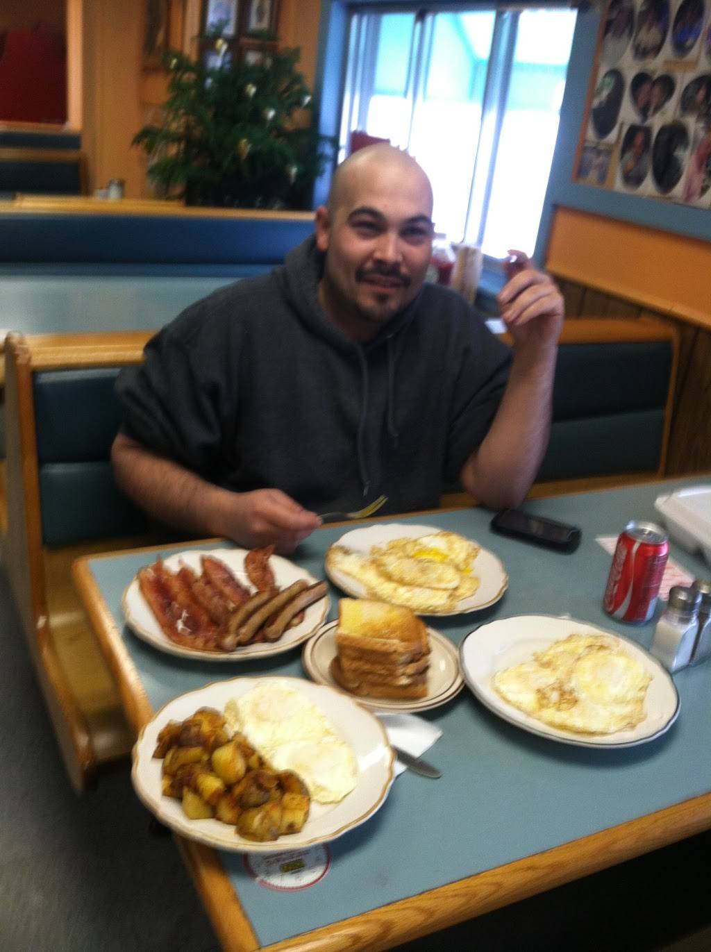 Johns Corner | meal takeaway | 204 Sewall St, Ludlow, MA 01056, USA | 4135838324 OR +1 413-583-8324