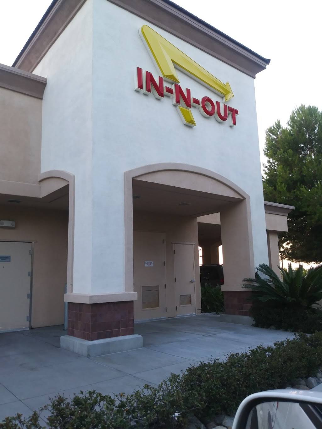 In-N-Out Burger | restaurant | 12890 Gregg Ct, Poway, CA 92064, USA | 8007861000 OR +1 800-786-1000