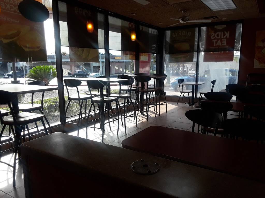 Jack in the Box | restaurant | 523 Fair Ave, San Antonio, TX 78223, USA | 2105333761 OR +1 210-533-3761