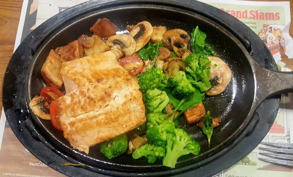 Dennys | restaurant | 68296 Red Roof Ln, St Clairsville, OH 43950, USA | 7406952036 OR +1 740-695-2036