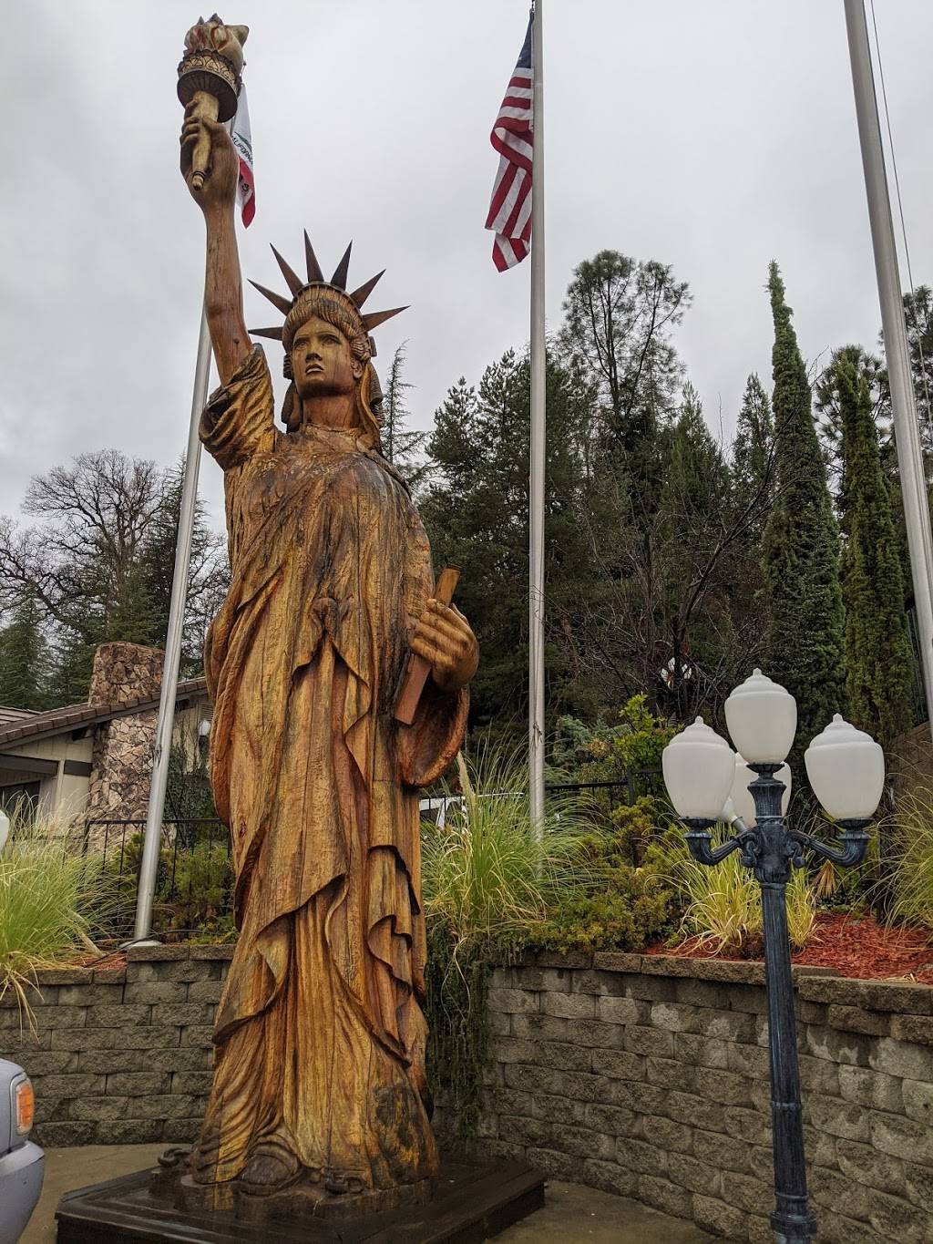 Oakhurst Grill & Whiskey 41 Lounge | restaurant | 40530 CA-41, Oakhurst, CA 93644, USA | 5596412477 OR +1 559-641-2477