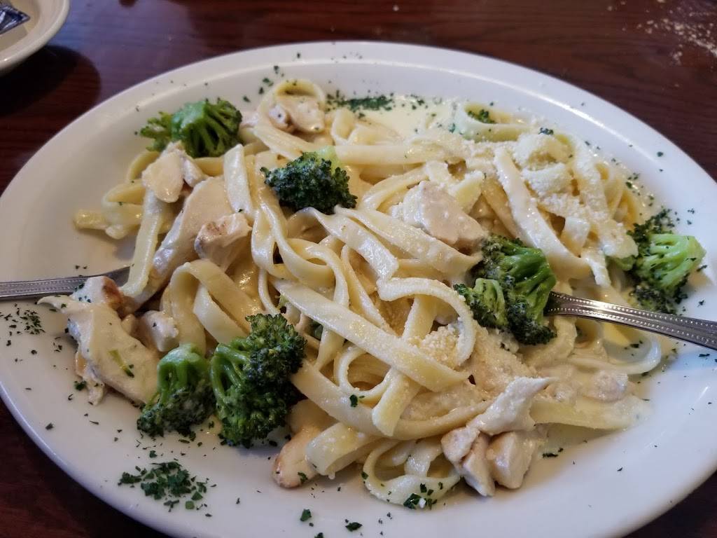 Lorenzos Italian Restaurant | restaurant | 500 W Grove St, Middleborough, MA 02346, USA | 5089473000 OR +1 508-947-3000