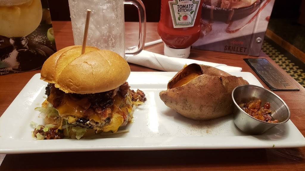 Ruby Tuesday | restaurant | 905 Hartford Turnpike, Waterford, CT 06385, USA | 8604379825 OR +1 860-437-9825