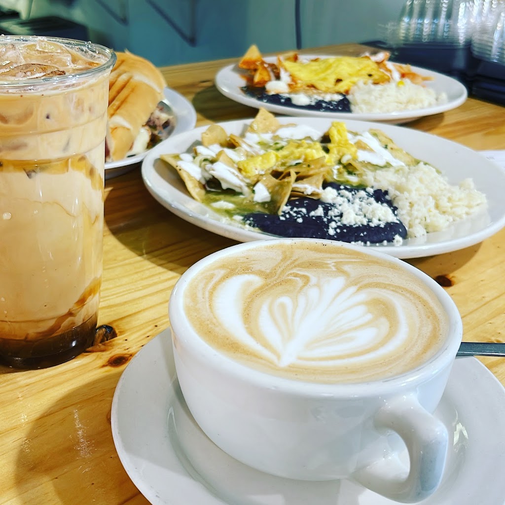 Cafe con Leche | restaurant | 2905 Hubbell Ave, Des Moines, IA 50317, USA | 5152628435 OR +1 515-262-8435