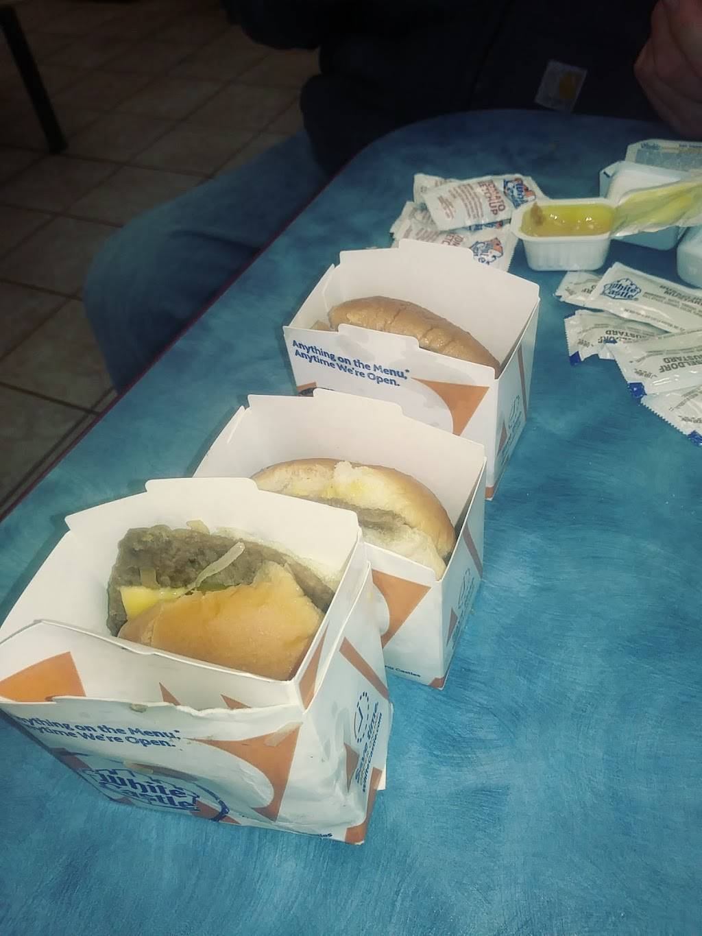 White Castle | restaurant | 22340 Ecorse Rd, Taylor, MI 48180, USA | 3132955648 OR +1 313-295-5648