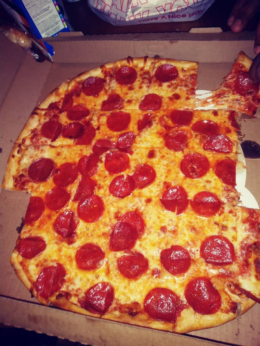 Karinas Pizza | restaurant | 2952 South 13th Street #3824, Milwaukee, WI 53215, USA | 4148103004 OR +1 414-810-3004