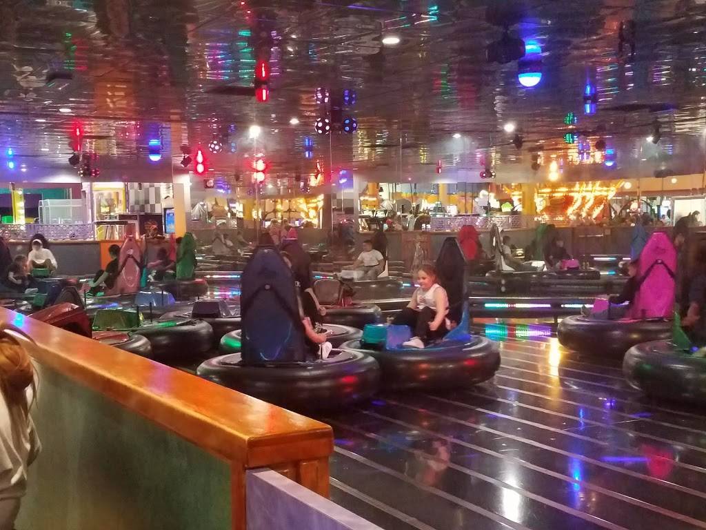 Johns Incredible Pizza - Roseville | restaurant | 384 N Sunrise Ave, Roseville, CA 95661, USA | 9167721111 OR +1 916-772-1111