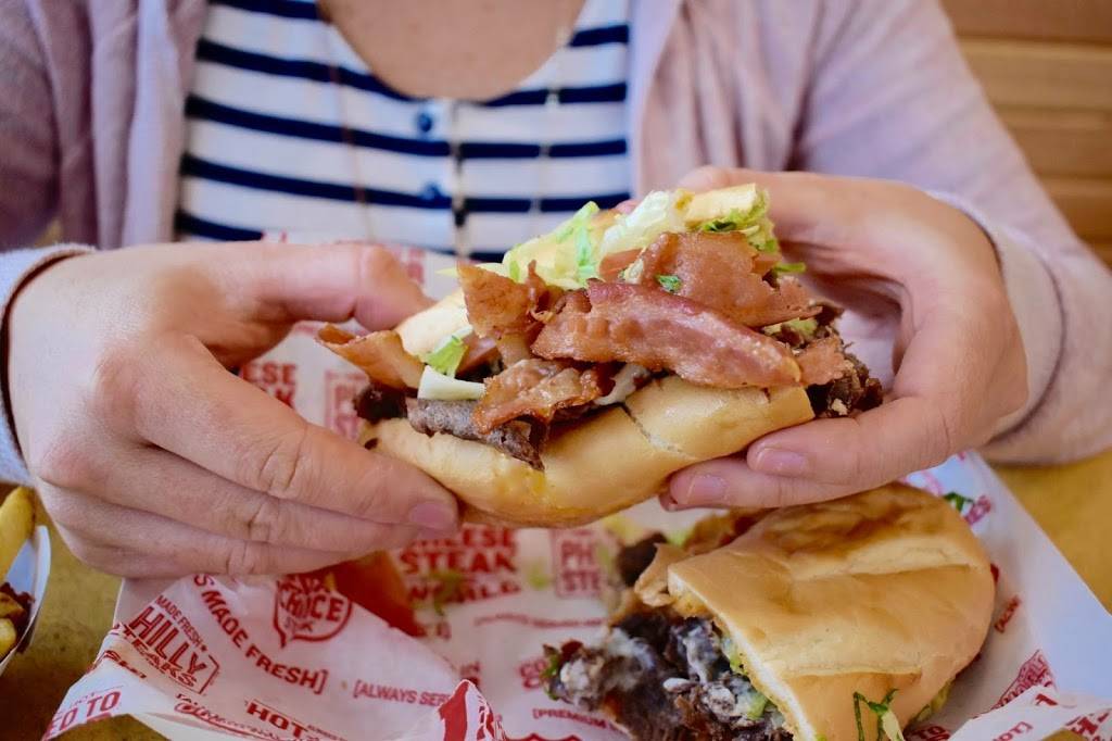 Charleys Philly Steaks | restaurant | 3272 S 27th St, Milwaukee, WI 53215, USA | 4146716770 OR +1 414-671-6770