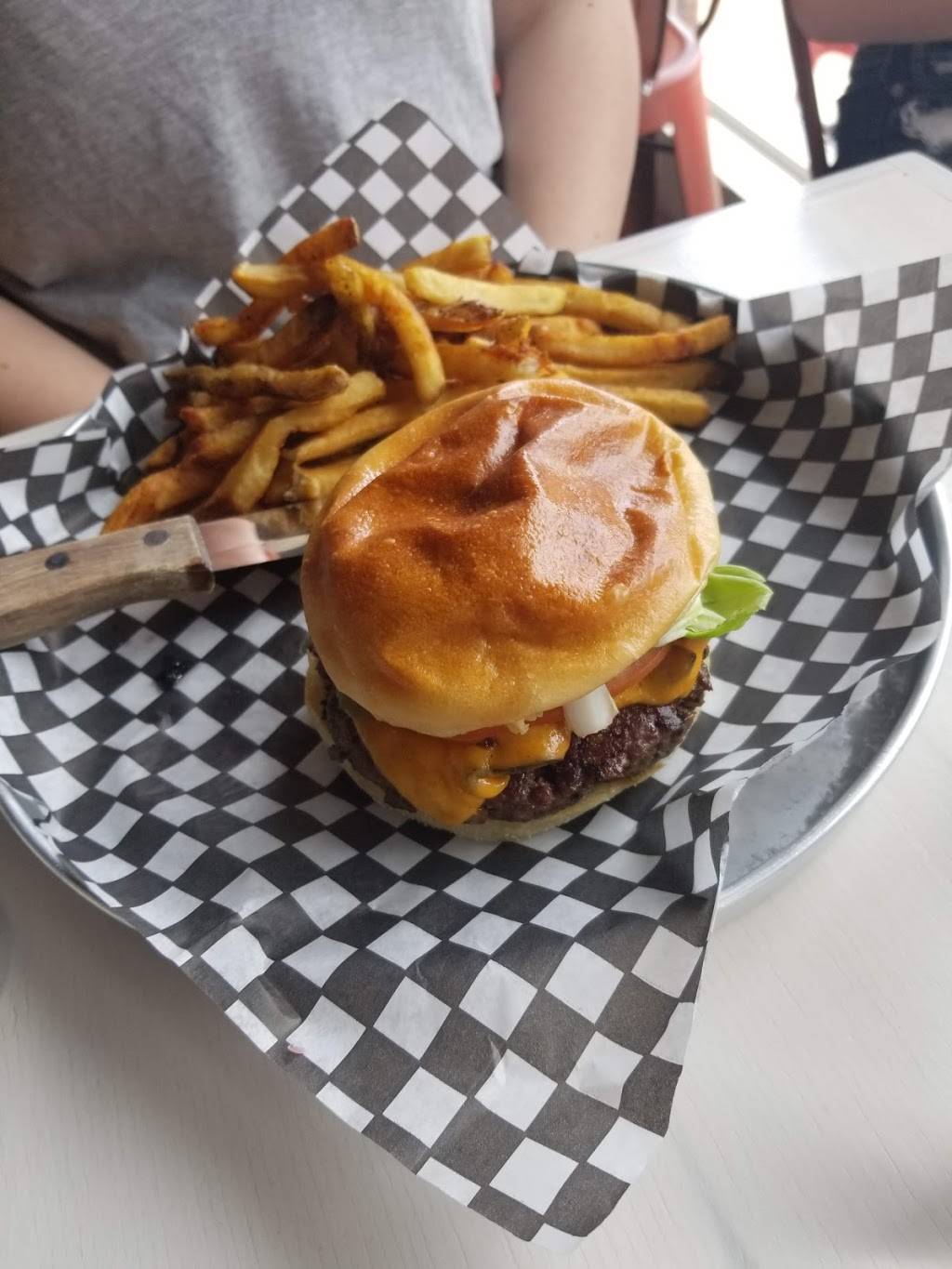 Bite Burger House on Tenth Line | restaurant | 1675 Tenth Line Rd, Orléans, ON K1E 3P6, Canada | 6138242483 OR +1 613-824-2483