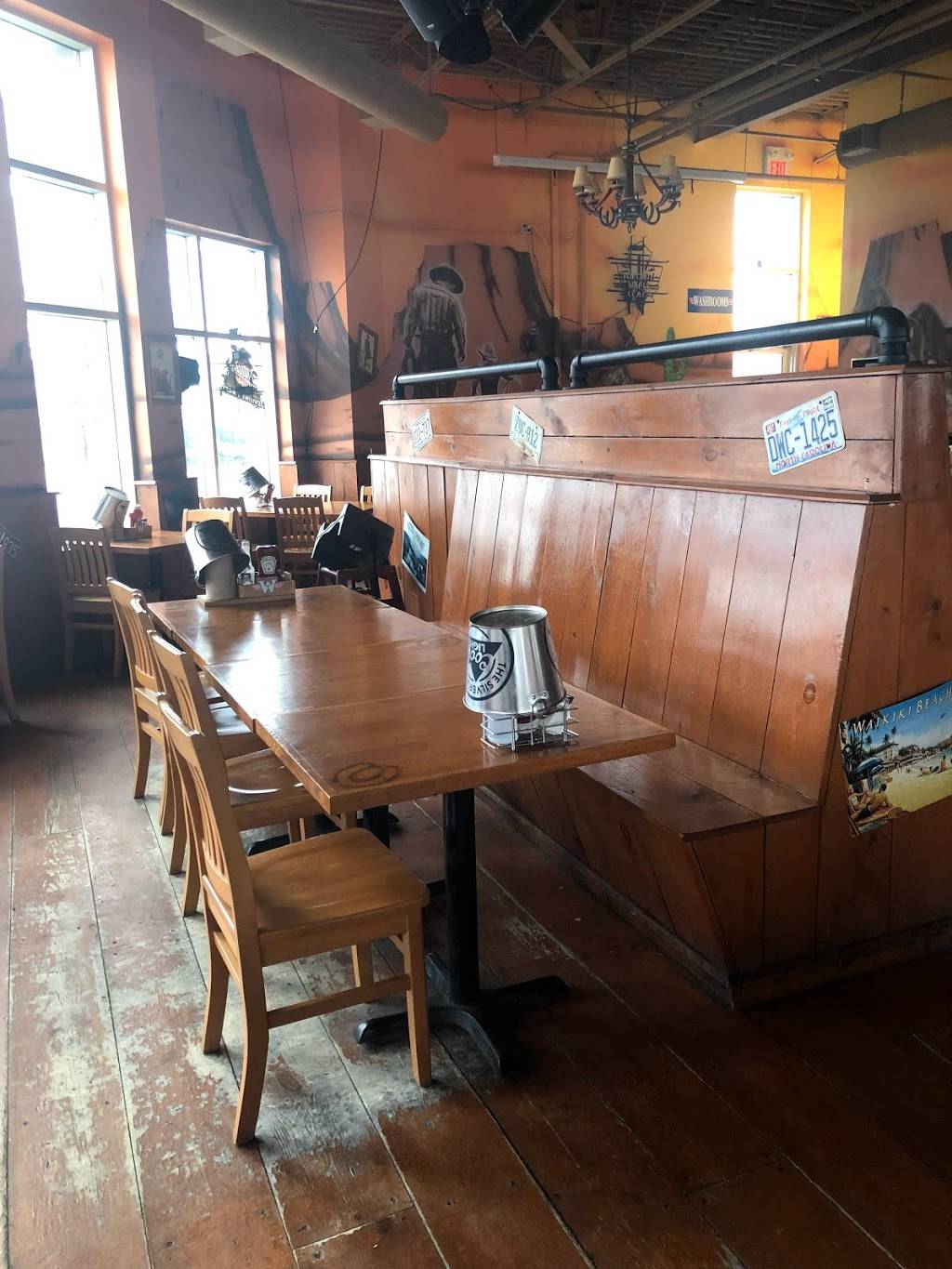 Wild Wing | restaurant | 5606 Tenth Line W, Mississauga, ON L5M 7L9, Canada | 9058129453 OR +1 905-812-9453