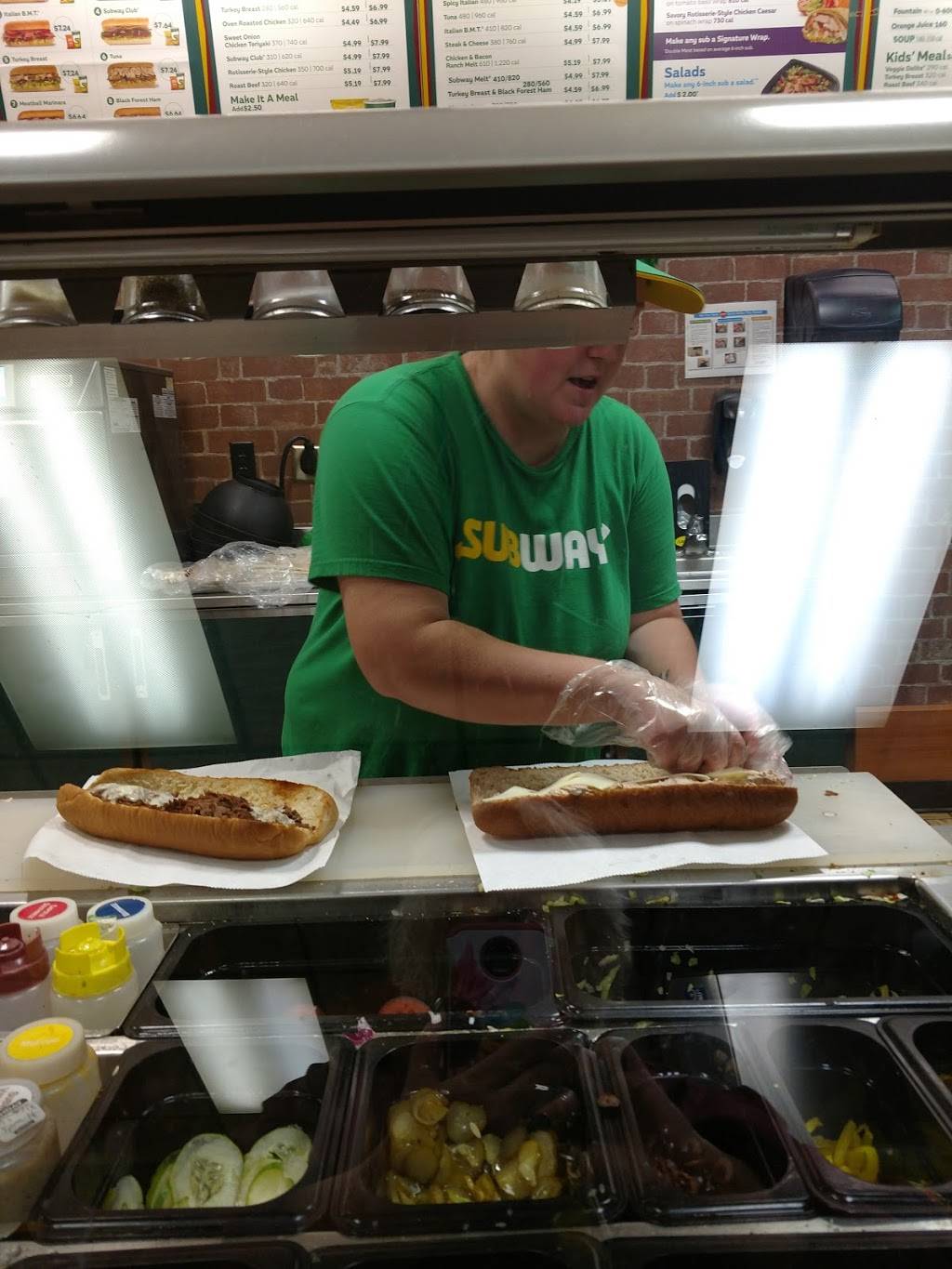 Subway Restaurants | restaurant | 205 S Willow Ave, Cookeville, TN 38501, USA | 9313720322 OR +1 931-372-0322