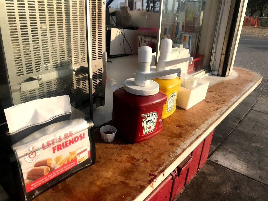 Hot Dog on a Stick | restaurant | 1633 Ocean Front Walk, Santa Monica, CA 90401, USA | 3103954673 OR +1 310-395-4673