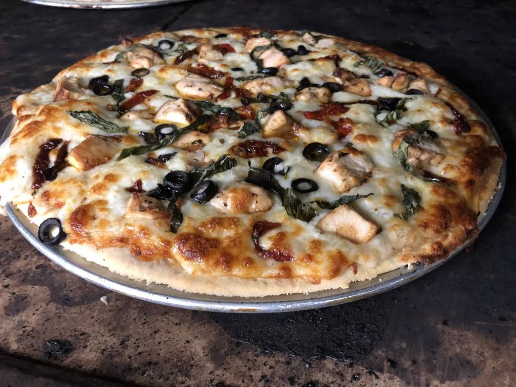 Hs Place Pizzeria | restaurant | 13105 WI-113, Merrimac, WI 53561, USA | 6084934444 OR +1 608-493-4444