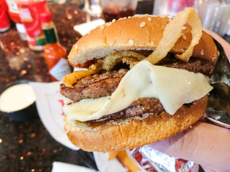 Red Robin Gourmet Burgers and Brews | restaurant | 621 Park Avenue, Hershey, PA 17033, USA | 7175201776 OR +1 717-520-1776