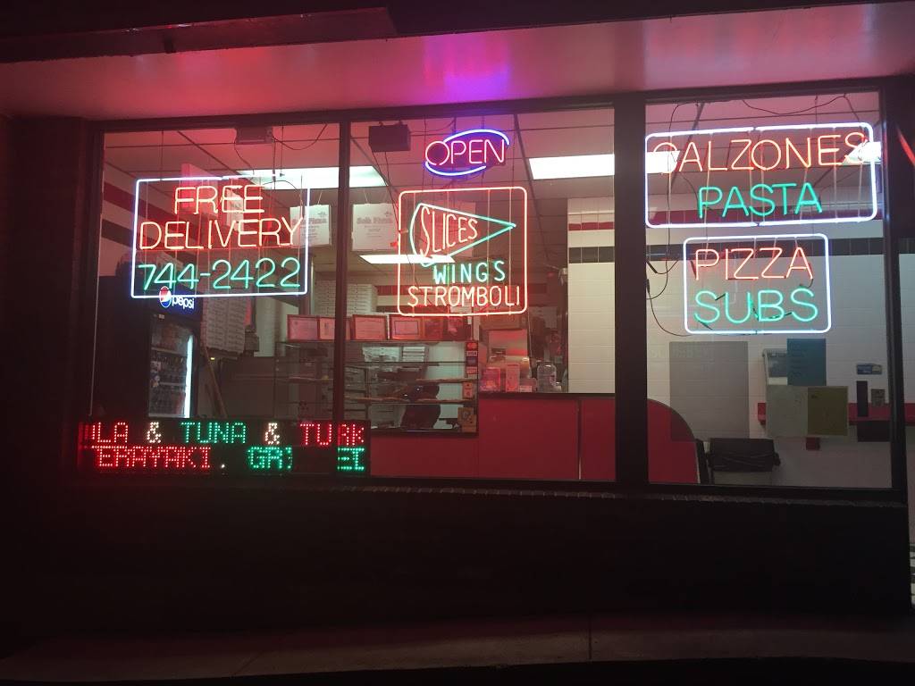 Sals Pizza Restaurant | restaurant | 23 Padanaram Rd, Danbury, CT 06811, USA | 2037442422 OR +1 203-744-2422