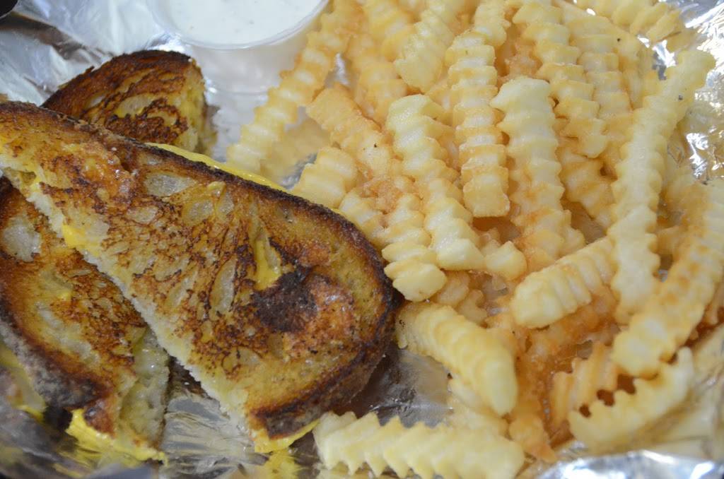 Mickys Irish Pub | restaurant | 11 S Dubuque St, Iowa City, IA 52240, USA | 3193386860 OR +1 319-338-6860