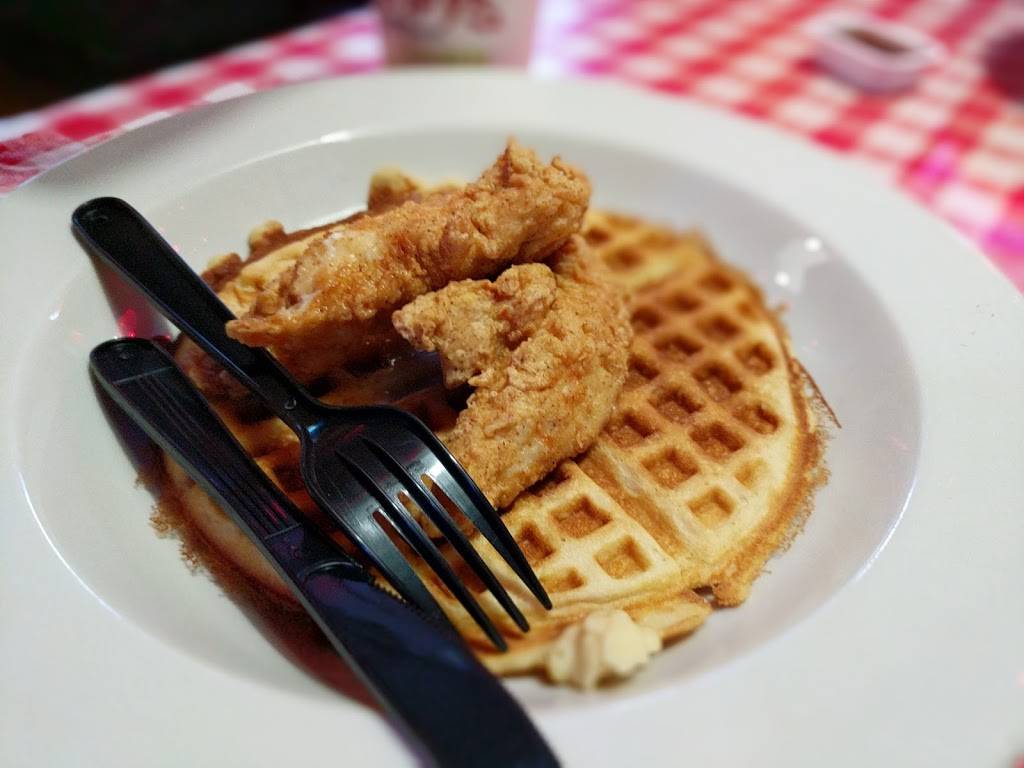 Champys Famous Fried Chicken Athens | restaurant | 1120 Baxter St, Athens, GA 30606, USA | 7068503092 OR +1 706-850-3092