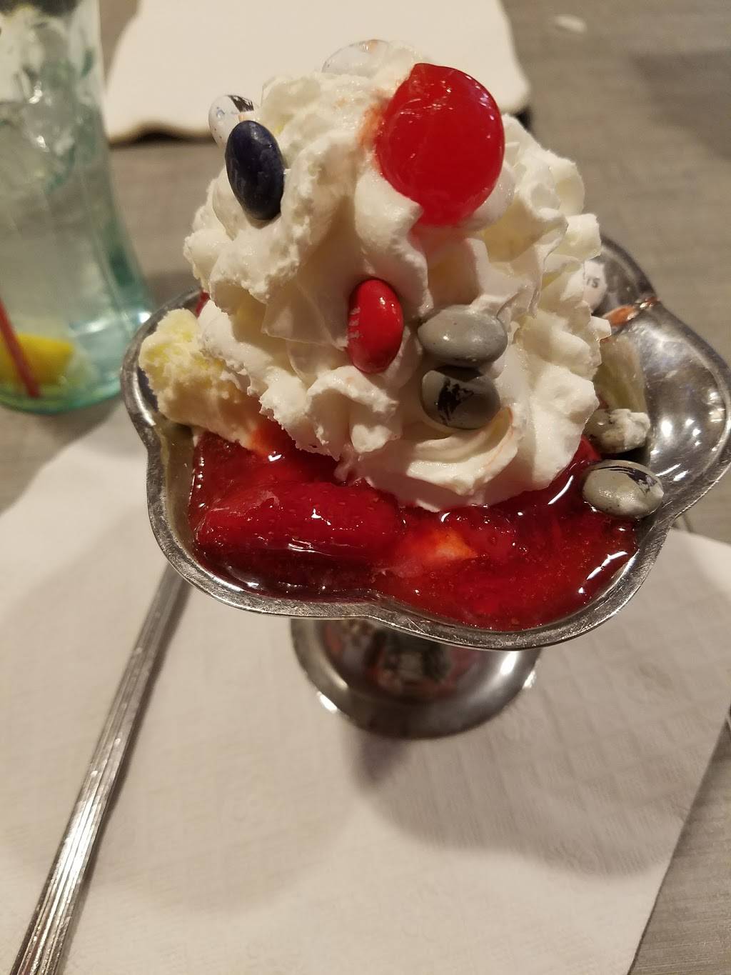 Friendlys | restaurant | 5 Davis Straits Road, Falmouth, MA 02540, USA | 5085482361 OR +1 508-548-2361