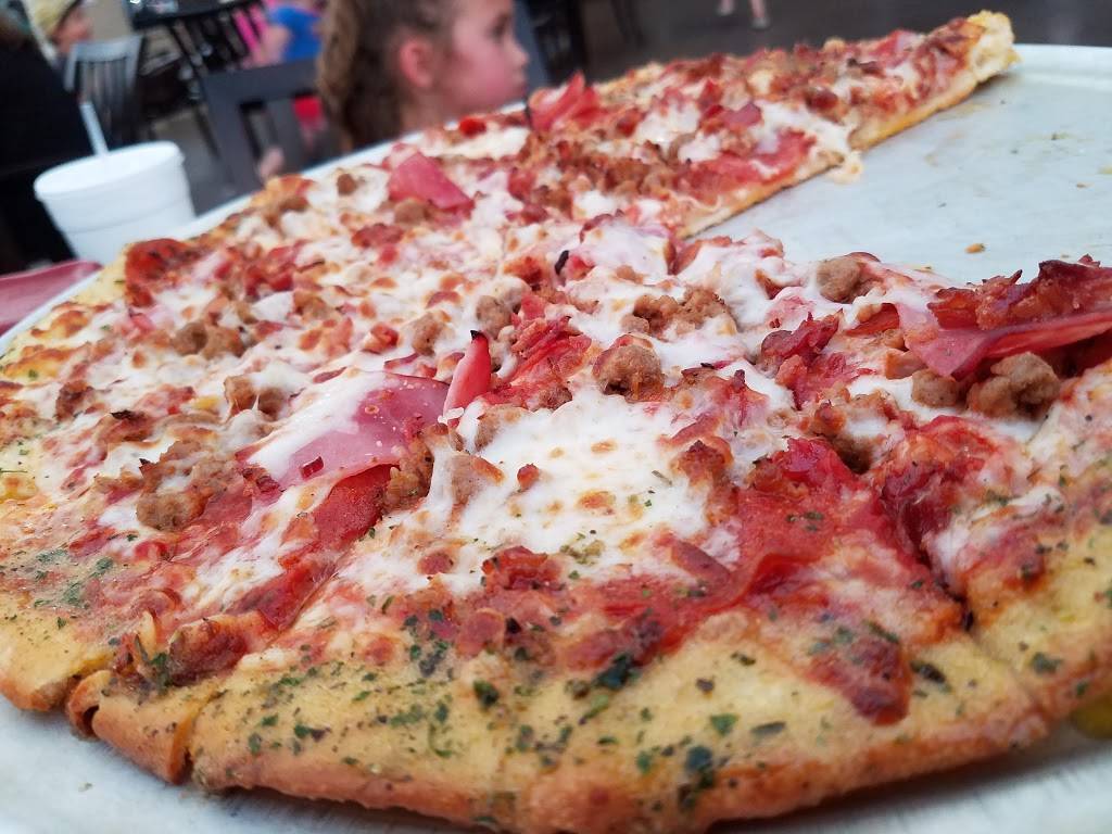 Center Court Pizza & Brew | restaurant | 20711 Wilderness Oak #113, San Antonio, TX 78258, USA | 2104975152 OR +1 210-497-5152