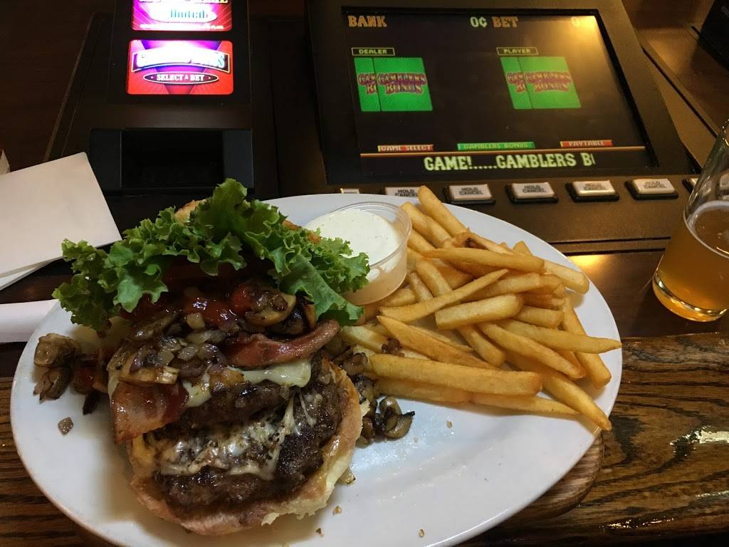 Bullys Sports Bar & Grill | restaurant | 18156 Wedge Pkwy, Reno, NV 89511, USA | 7758517400 OR +1 775-851-7400