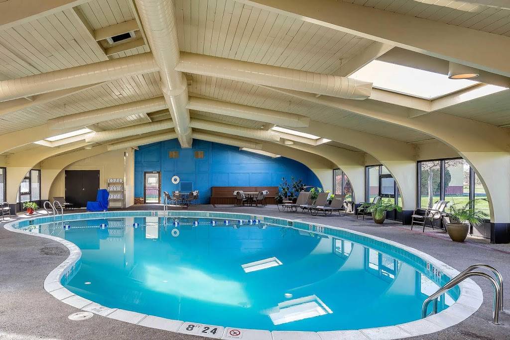 Quality Inn | restaurant | 10621 Fremont Pike, Perrysburg, OH 43551, USA | 4198743101 OR +1 419-874-3101