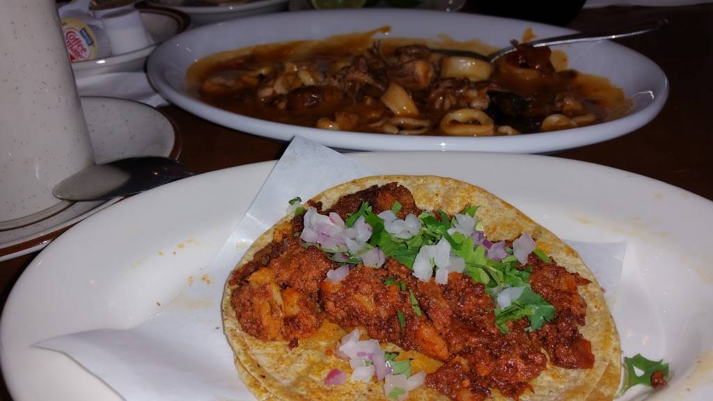 Rams Mexican Restaurant | restaurant | 2302 S Blue Island Ave, Chicago, IL 60608, USA | 7738237159 OR +1 773-823-7159