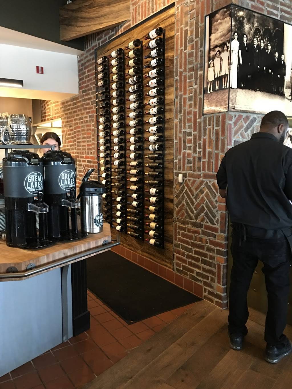 Crispellis Pizzeria - Clarkston | restaurant | 6756 Dixie Hwy, Village of Clarkston, MI 48346, USA | 2484037200 OR +1 248-403-7200