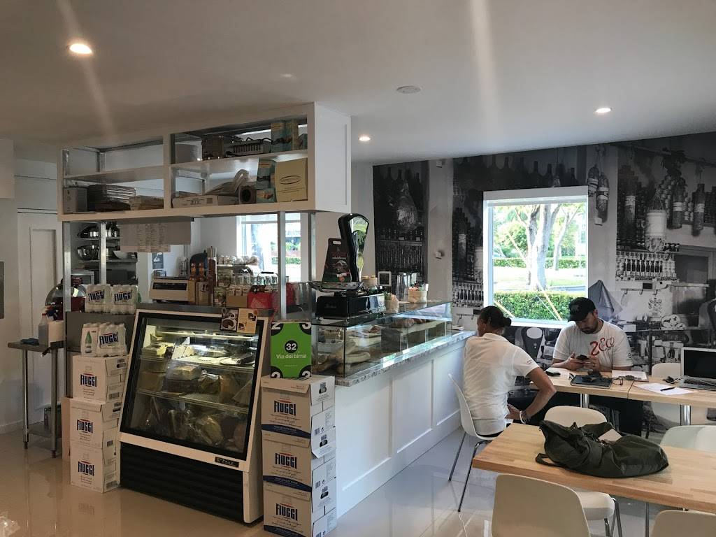 Prima Classe Italian Market & Cafe | restaurant | 842 1st St, Miami Beach, FL 33139, USA | 3057638431 OR +1 305-763-8431
