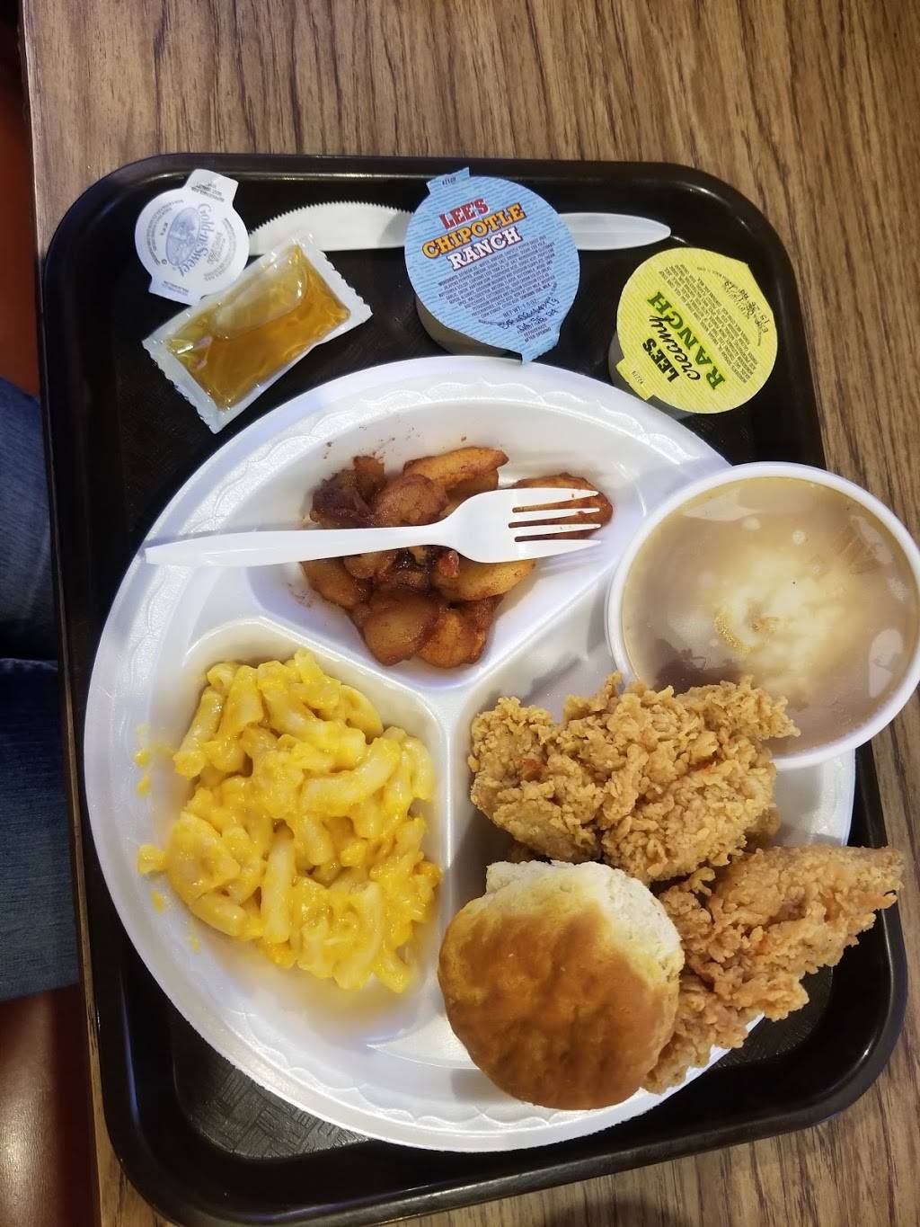 Lees Famous Recipe Chicken | restaurant | 800 Charleston Ave, Mattoon, IL 61938, USA | 2172353731 OR +1 217-235-3731