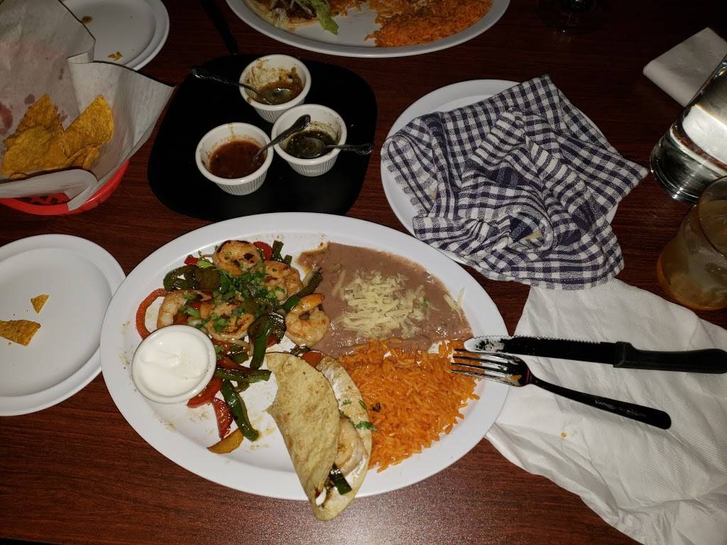Mixteca | restaurant | 1390 S Eastwood Dr # B, Woodstock, IL 60098, USA | 8153348460 OR +1 815-334-8460