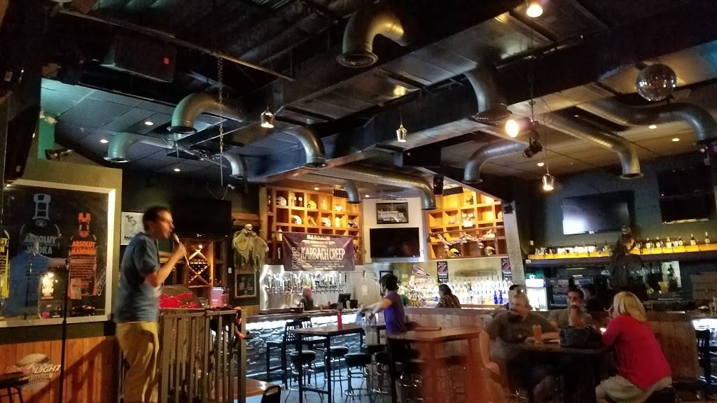 Christians Tailgate Bar & Grill | restaurant | 2820 White Oak Dr, Houston, TX 77007, USA | 7138631207 OR +1 713-863-1207