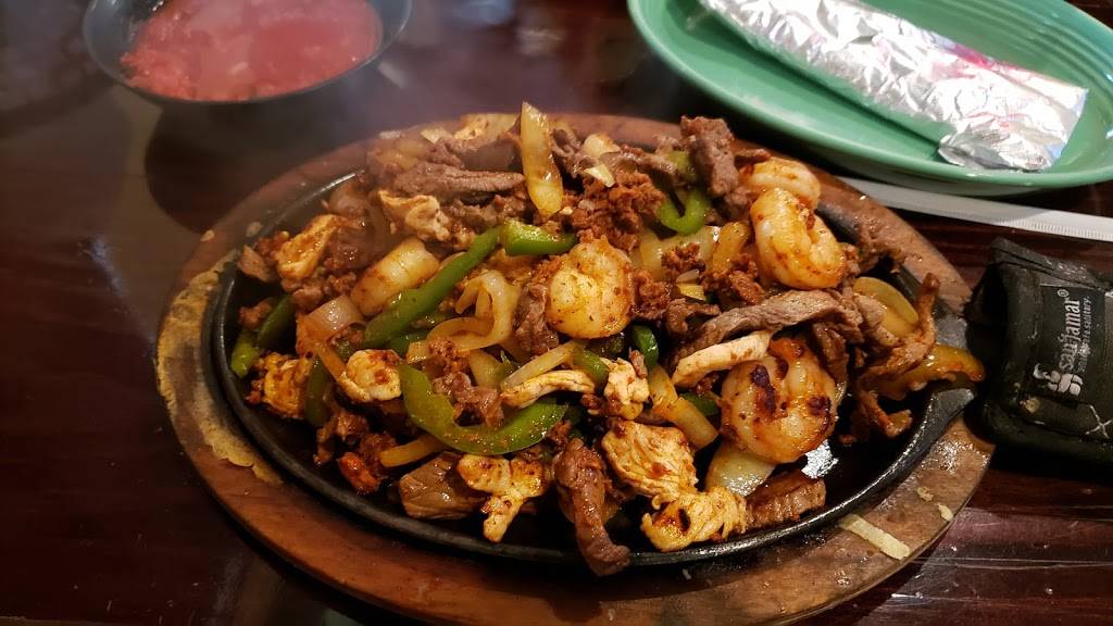 La Nopalera Restaurant | restaurant | 5 Sams Point Rd, Beaufort, SC 29907, USA | 8435250609 OR +1 843-525-0609