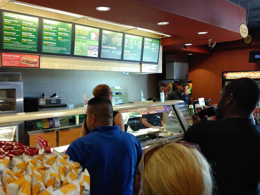Subway Restaurants | restaurant | 2601 South La Brea Ave C, Los Angeles, CA 90016, USA | 3239331300 OR +1 323-933-1300