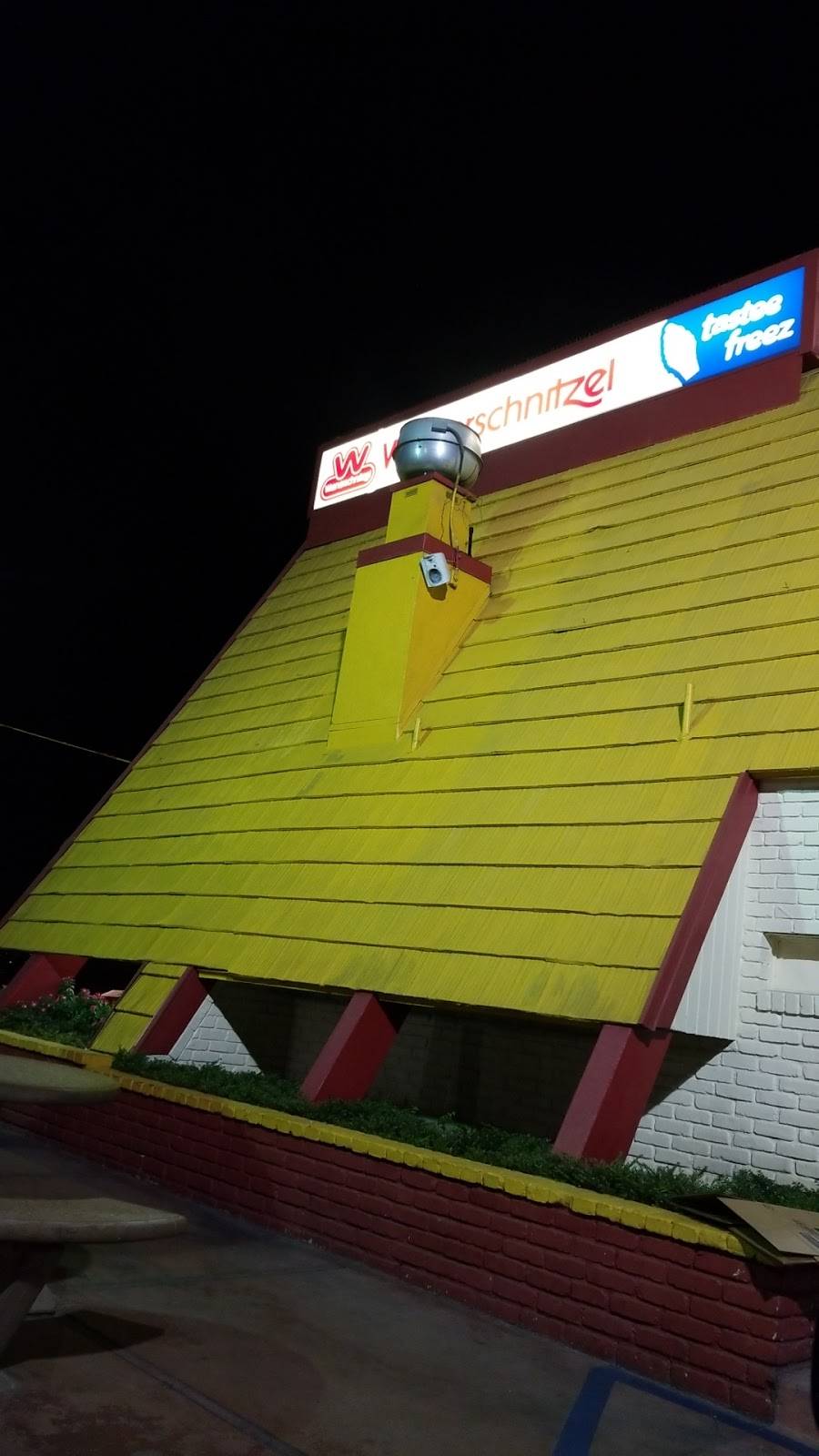 Wienerschnitzel | restaurant | 10939 Garvey Avenue, El Monte, CA 91733, USA | 6265750591 OR +1 626-575-0591