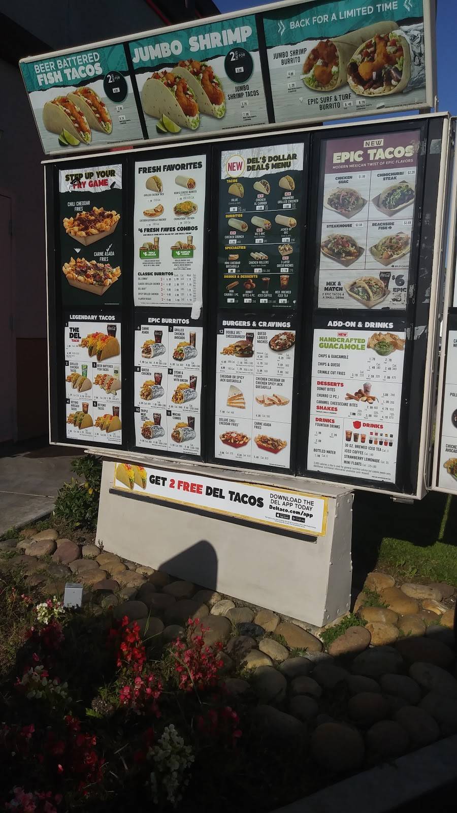 Del Taco | meal takeaway | 3106 Sports Arena Blvd, San Diego, CA 92110, USA | 6192218226 OR +1 619-221-8226