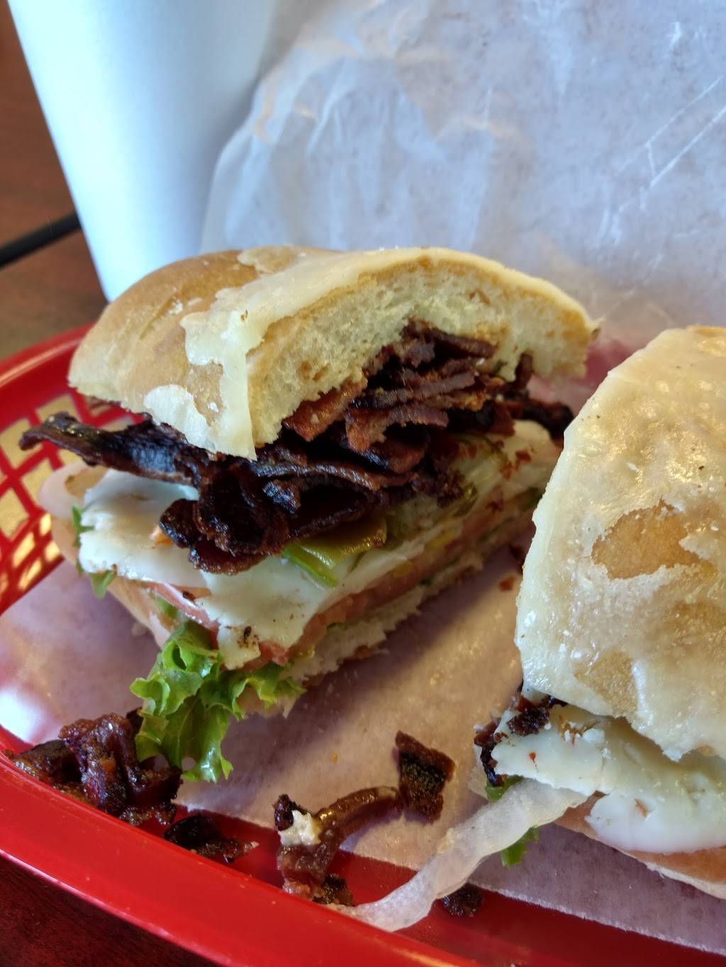 Vivola Express | restaurant | 1911 Schuetz Rd, Maryland Heights, MO 63043, USA | 3149953900 OR +1 314-995-3900