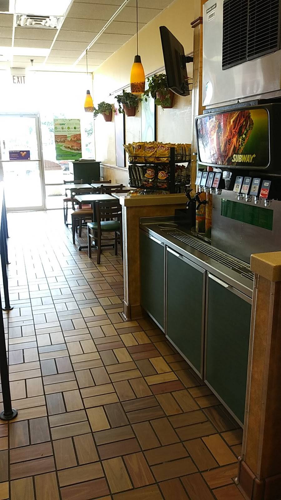 Subway Restaurants | restaurant | 18459 US-41, Lutz, FL 33549, USA | 8139487745 OR +1 813-948-7745