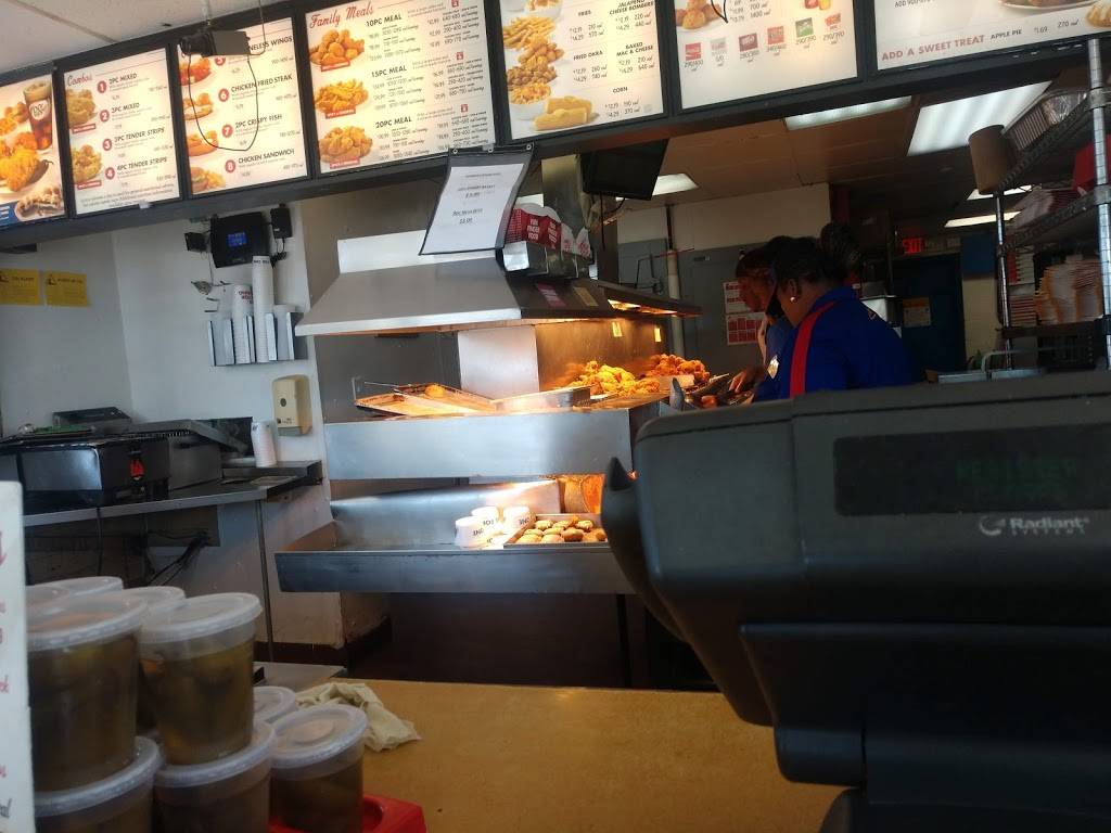 Churchs Chicken | restaurant | 333 E 159th St, Harvey, IL 60426, USA | 7083312157 OR +1 708-331-2157