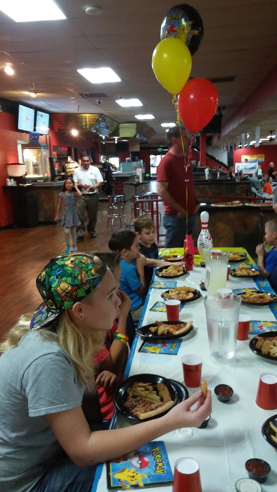 Bowlero Chico | restaurant | 2397 Esplanade, Chico, CA 95926, USA | 5308953257 OR +1 530-895-3257