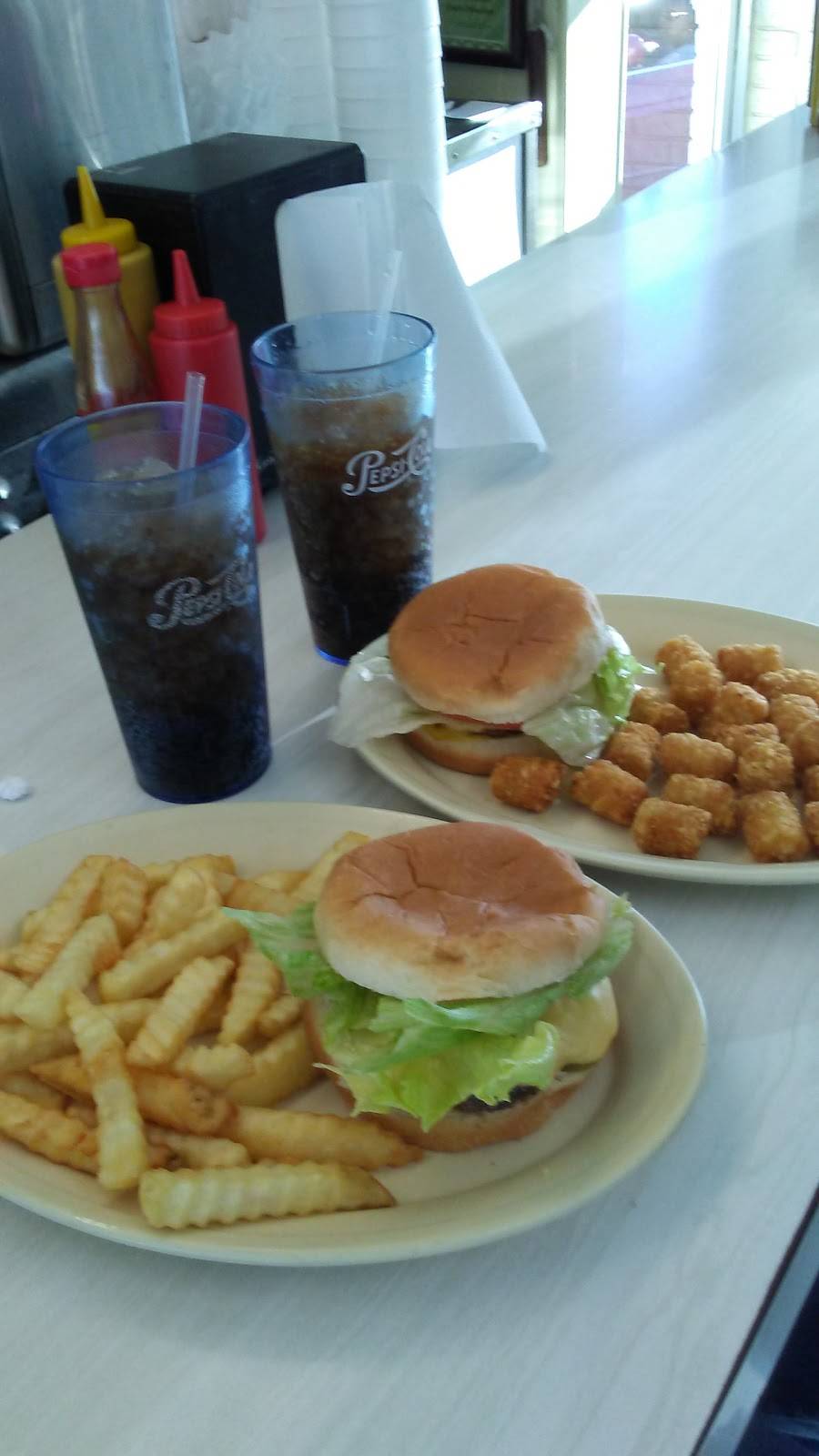 Chefs Drive-In | restaurant | 1101 Main St, Altavista, VA 24517, USA | 4343695590 OR +1 434-369-5590