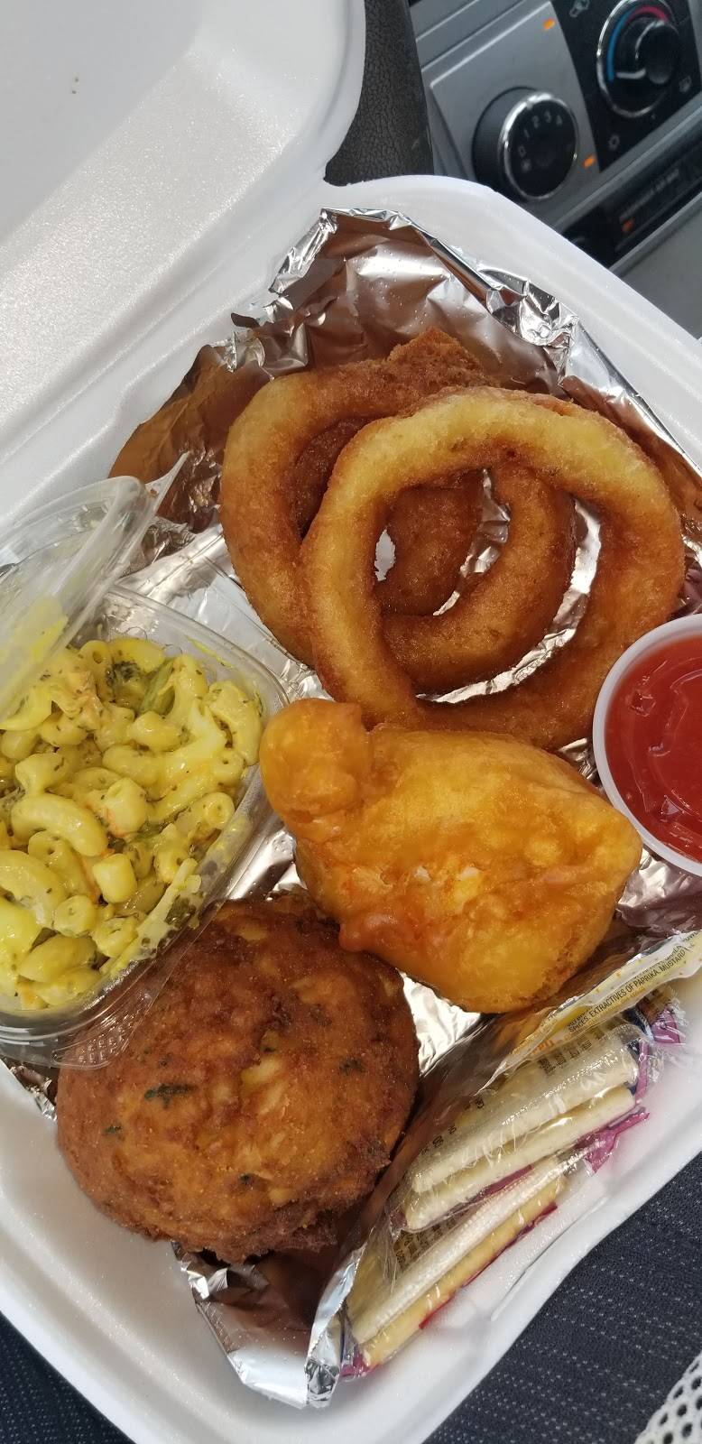 Corner Crab House | restaurant | 4600 Erdman Ave, Baltimore, MD 21205, USA | 4104857442 OR +1 410-485-7442