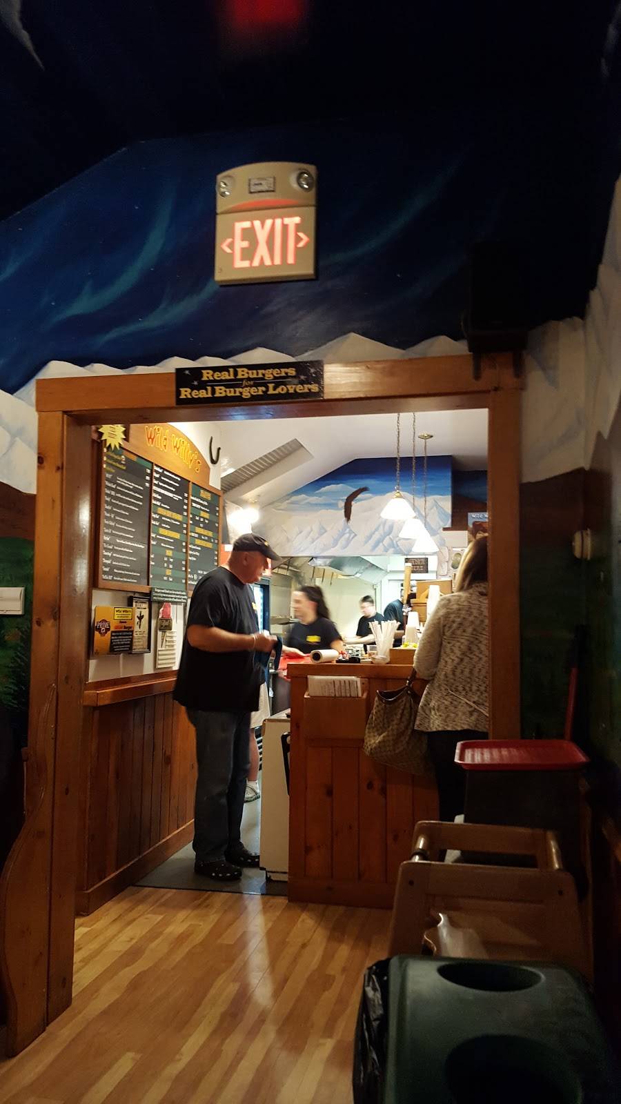 Wild Willys Burgers | restaurant | 765 US-1, York, ME 03909, USA | 2073639924 OR +1 207-363-9924