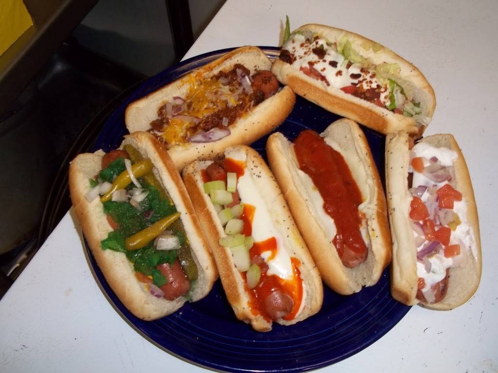 Hanks Restaurant & Drinkery | restaurant | 11 S Main St, Hartford, WI 53027, USA | 2626734265 OR +1 262-673-4265