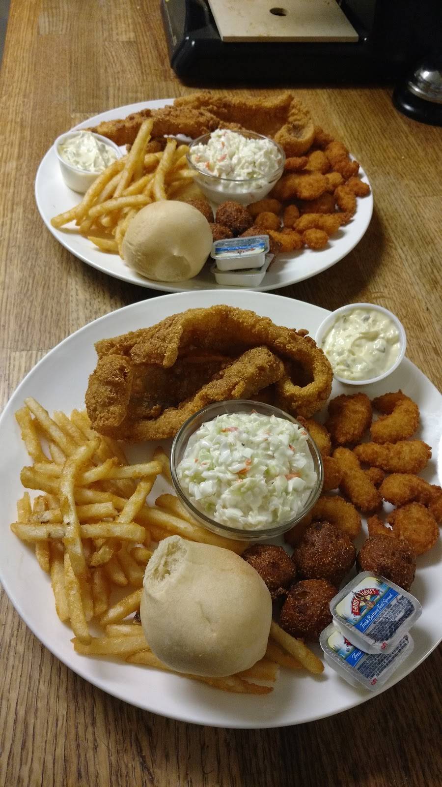 Herrick Family Restaurant | restaurant | 6 Broadway St, Herrick, IL 62431, USA | 6184285255 OR +1 618-428-5255