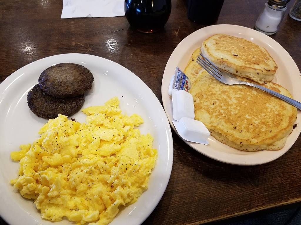 Davy Crockett Restaurant | restaurant | 3282 E Morris Blvd, Morristown, TN 37813, USA | 4235864567 OR +1 423-586-4567