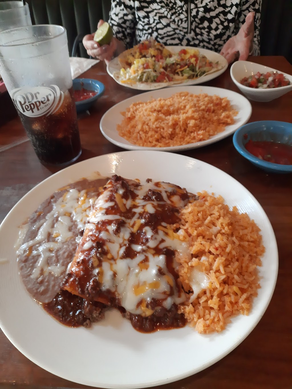 La Ingrata bar and grill 3 | restaurant | 100 N Market St, Paris, TN 38242, USA | 7314077040 OR +1 731-407-7040