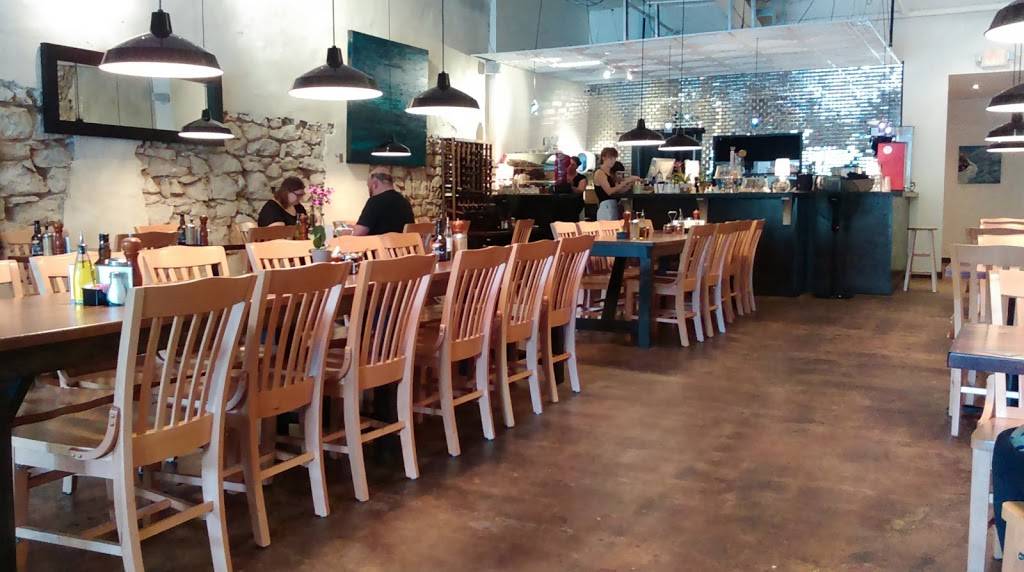 Blue Dahlia Bistro | restaurant | 107 E Hopkins St, San Marcos, TX 78666, USA | 5126679539 OR +1 512-667-9539